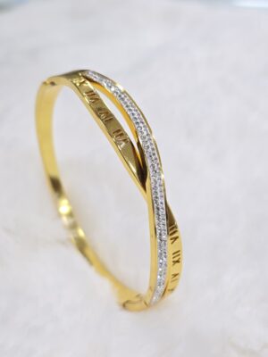 Voyage Sassy Gold Bracelet